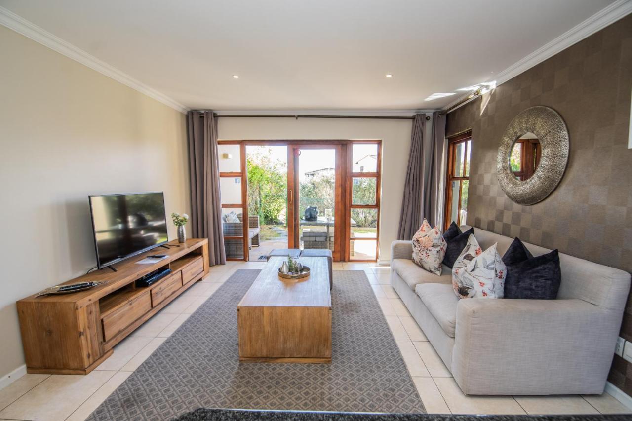 Apartamento Six Whale Rock Gardens With Back Up Power For Load Shedding Plettenberg Bay Exterior foto